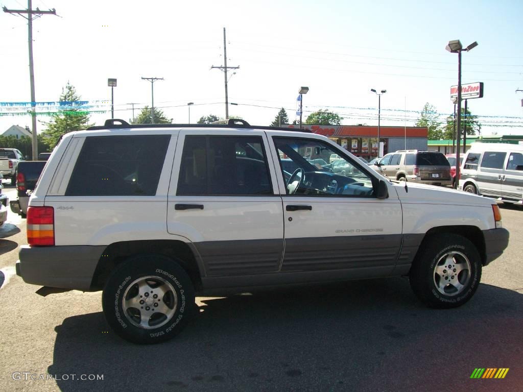 1997 Grand Cherokee Laredo 4x4 - Stone White / Agate Black photo #6