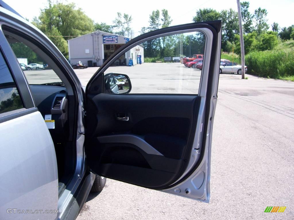 2009 Outlander ES 4WD - Cool Silver Metallic / Black photo #22