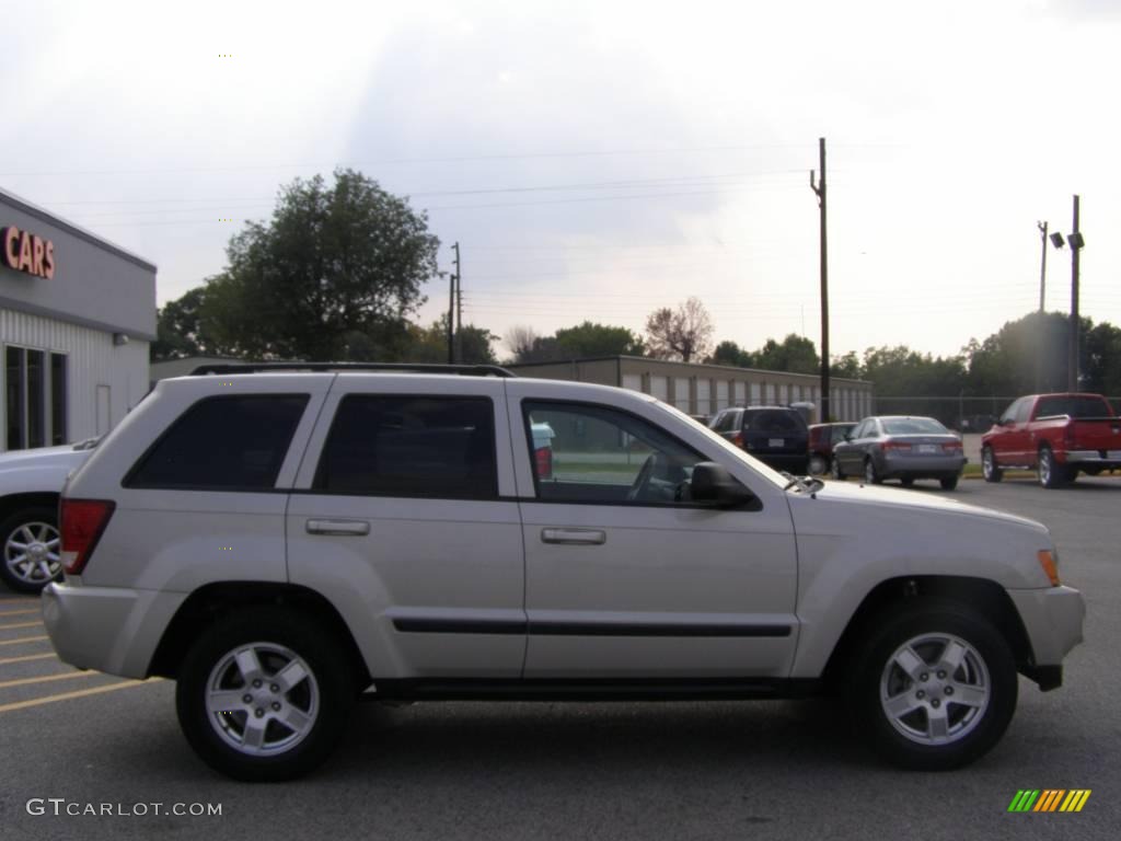 2007 Grand Cherokee Laredo - Light Graystone Pearl / Khaki photo #2