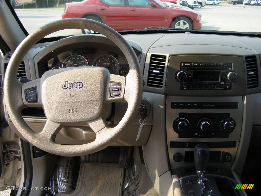 2007 Grand Cherokee Laredo - Light Graystone Pearl / Khaki photo #11