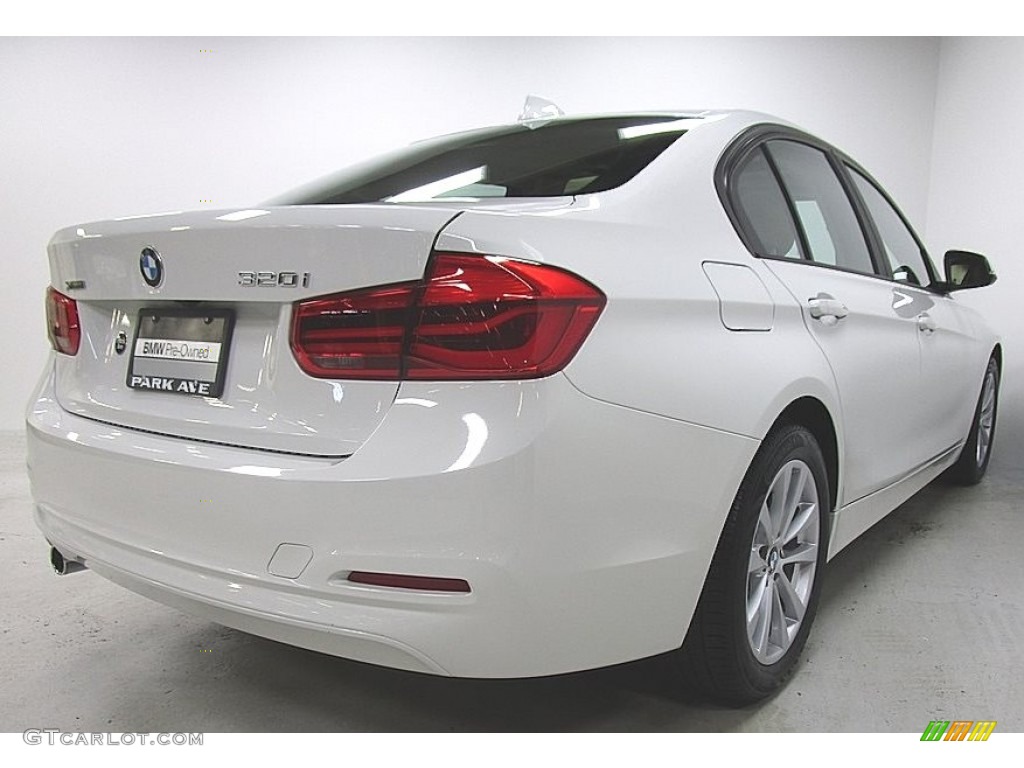 2018 3 Series 320i xDrive Sedan - Alpine White / Venetian Beige photo #5