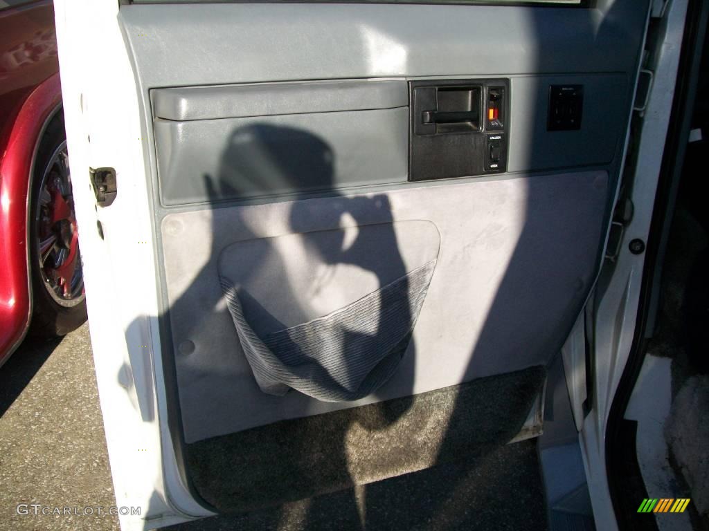 1988 Astro Passenger Van - White / Gray photo #10