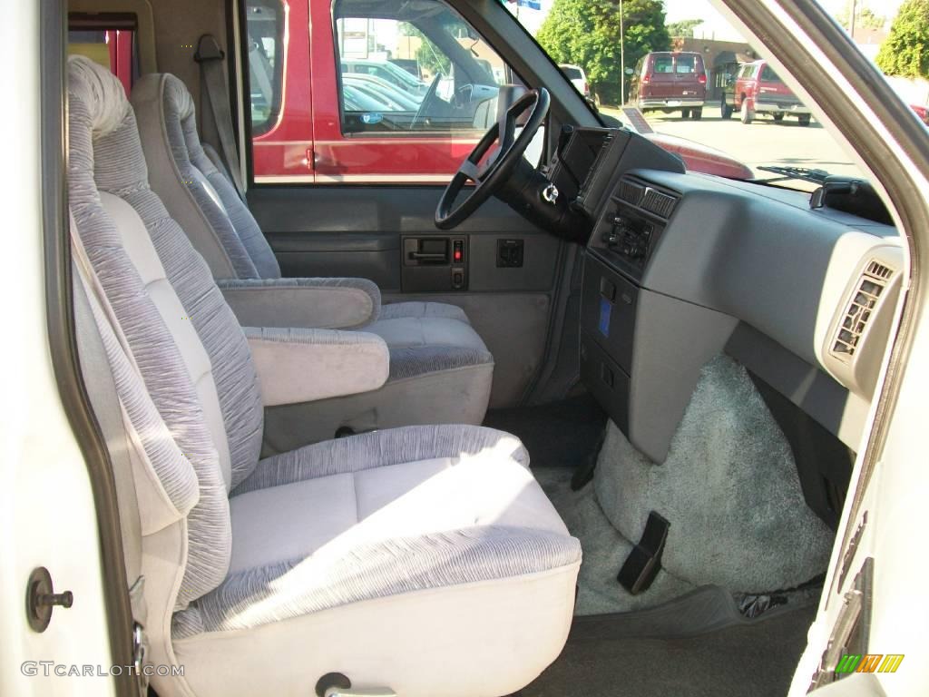 1988 Astro Passenger Van - White / Gray photo #11