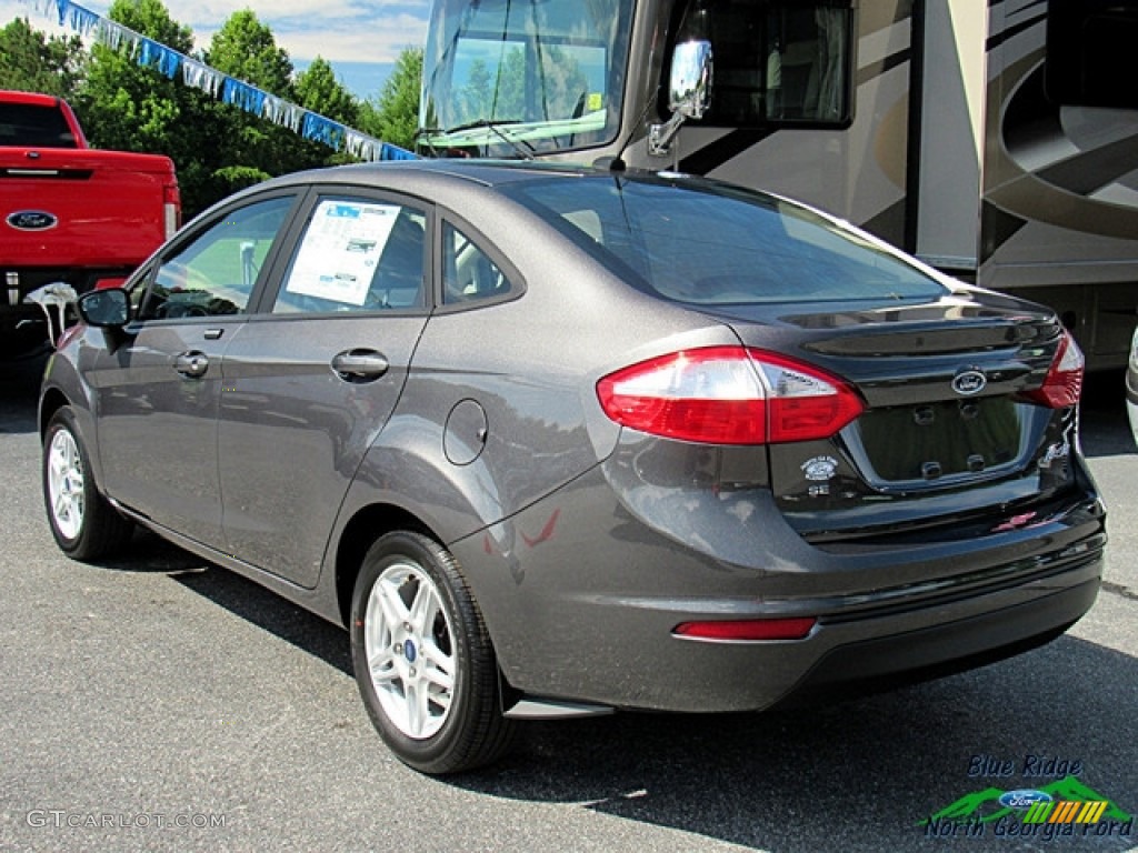 2018 Fiesta SE Sedan - Magnetic / Charcoal Black photo #3