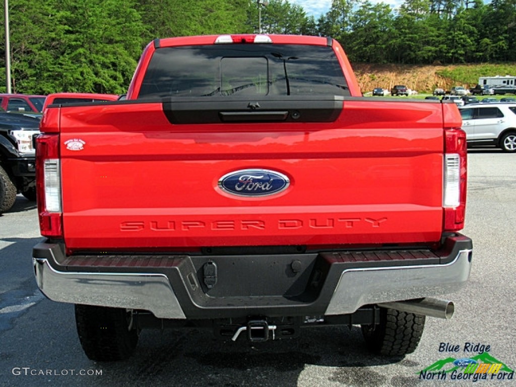 2018 F250 Super Duty STX Crew Cab 4x4 - Race Red / Earth Gray photo #4