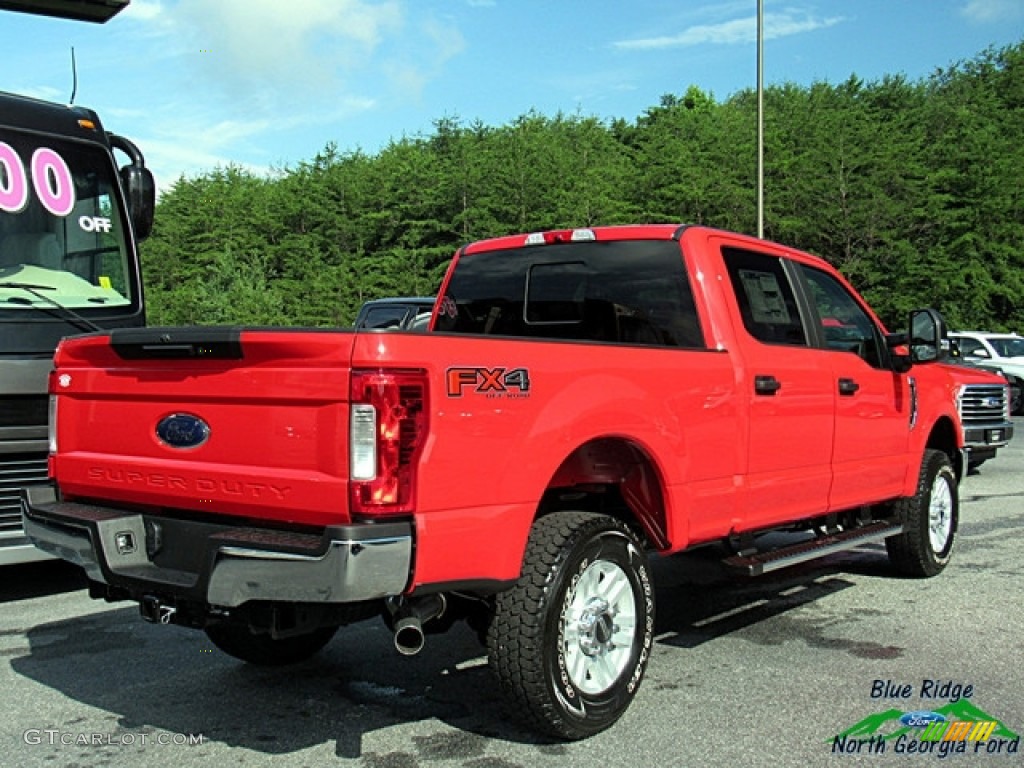 2018 F250 Super Duty STX Crew Cab 4x4 - Race Red / Earth Gray photo #5