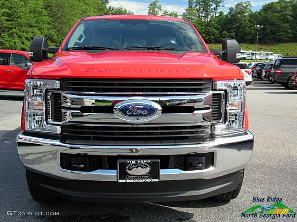 2018 F250 Super Duty STX Crew Cab 4x4 - Race Red / Earth Gray photo #9