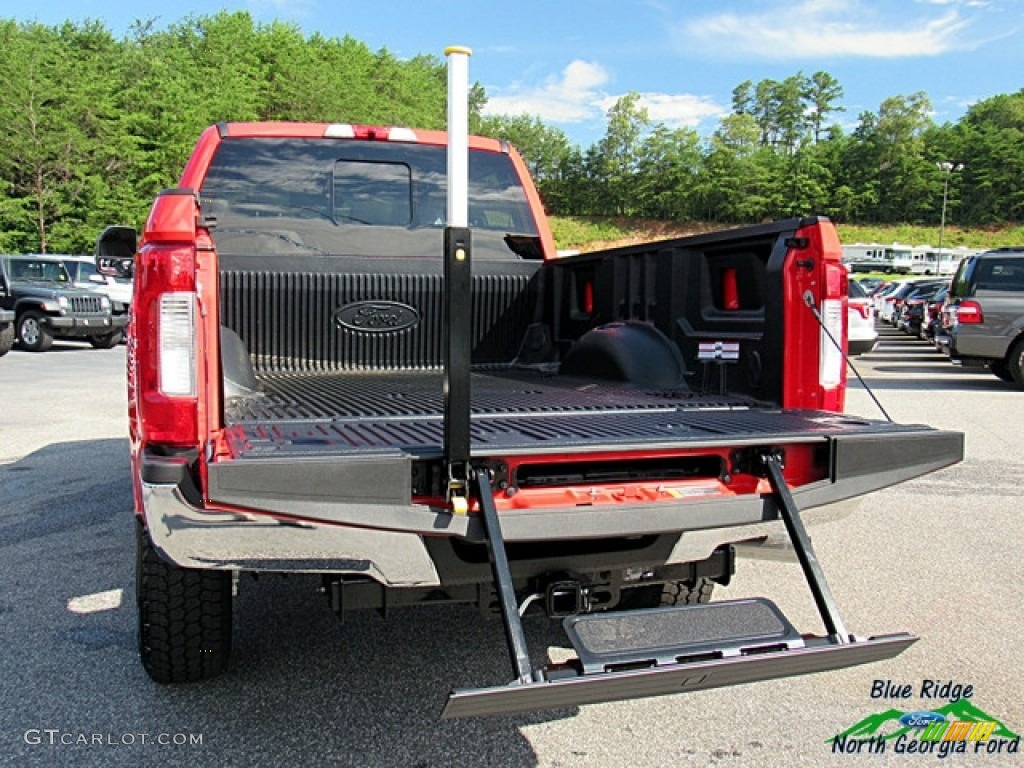 2018 F250 Super Duty STX Crew Cab 4x4 - Race Red / Earth Gray photo #13