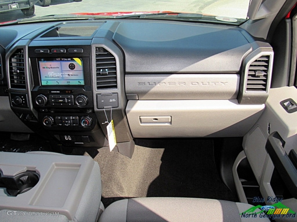 2018 F250 Super Duty STX Crew Cab 4x4 - Race Red / Earth Gray photo #16
