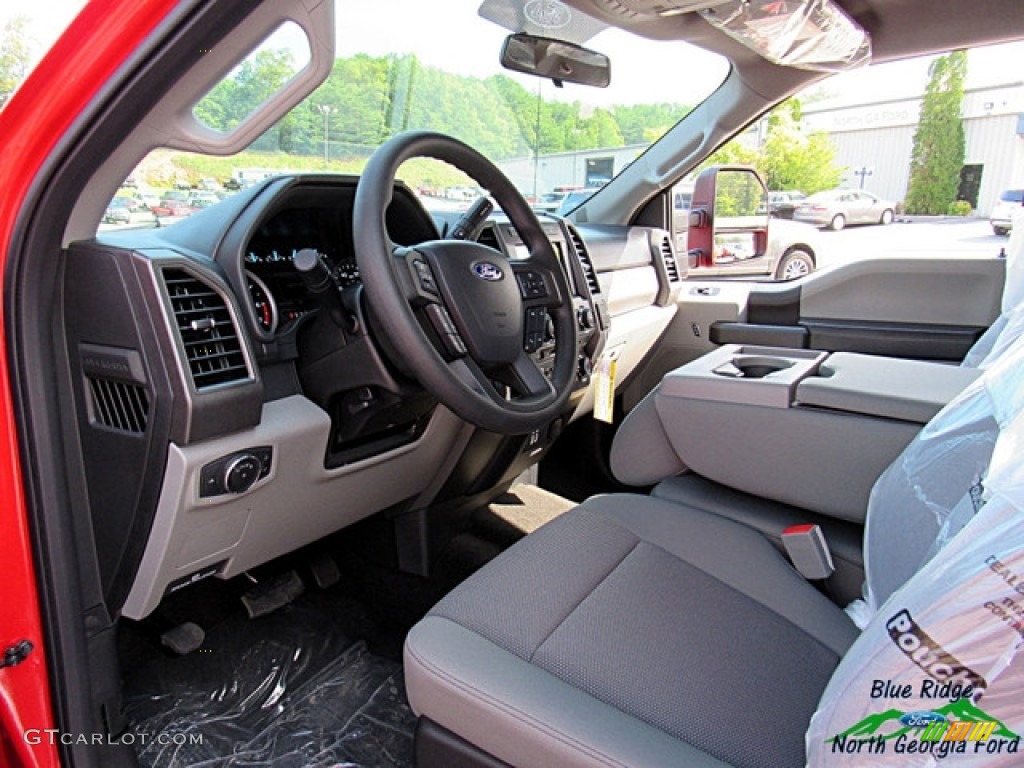 2018 F250 Super Duty STX Crew Cab 4x4 - Race Red / Earth Gray photo #30