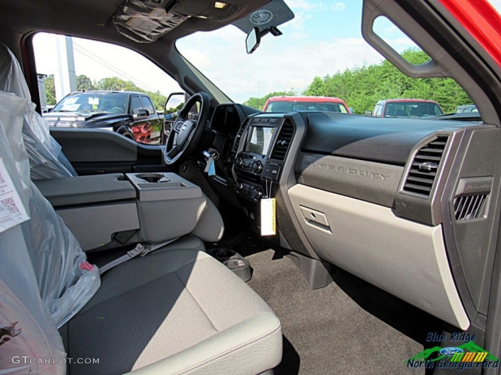2018 F250 Super Duty STX Crew Cab 4x4 - Race Red / Earth Gray photo #31