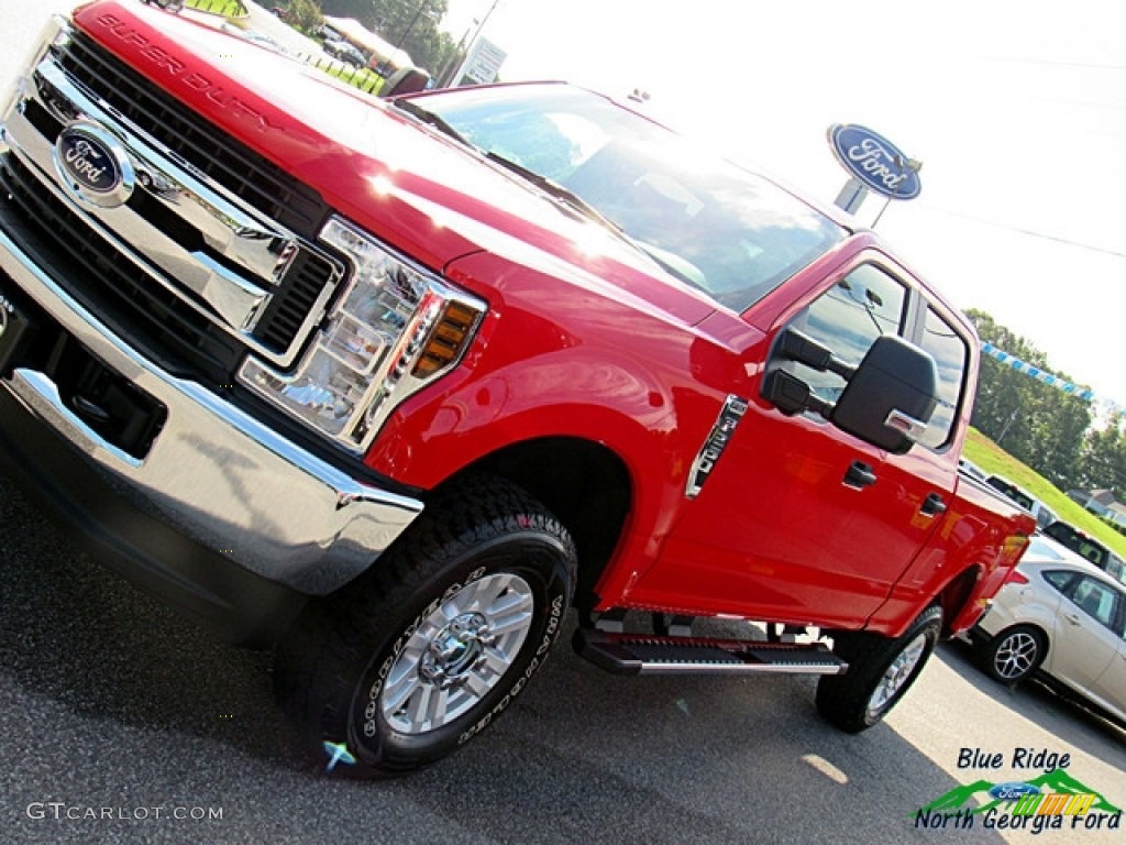 2018 F250 Super Duty STX Crew Cab 4x4 - Race Red / Earth Gray photo #33