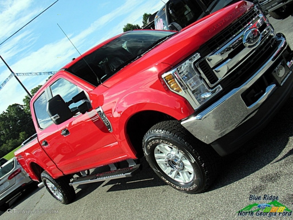 2018 F250 Super Duty STX Crew Cab 4x4 - Race Red / Earth Gray photo #34