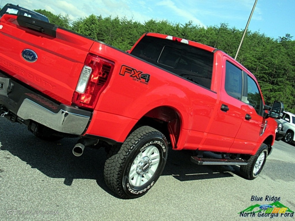 2018 F250 Super Duty STX Crew Cab 4x4 - Race Red / Earth Gray photo #35