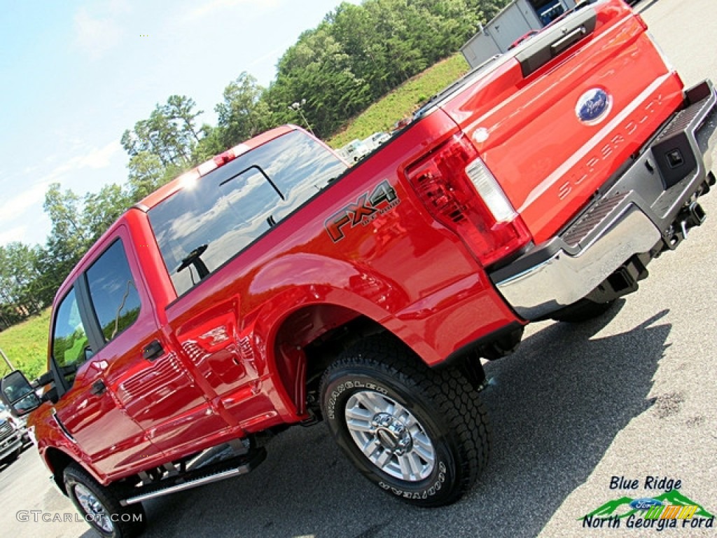 2018 F250 Super Duty STX Crew Cab 4x4 - Race Red / Earth Gray photo #36