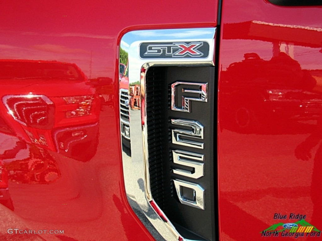 2018 F250 Super Duty STX Crew Cab 4x4 - Race Red / Earth Gray photo #37