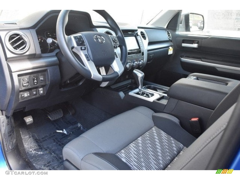 2018 Tundra SR5 CrewMax 4x4 - Blazing Blue Pearl / Graphite photo #5