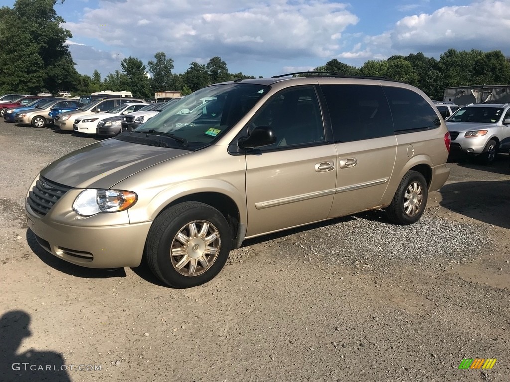 2007 Town & Country Touring - Linen Gold Metallic / Dark Khaki/Light Graystone photo #2