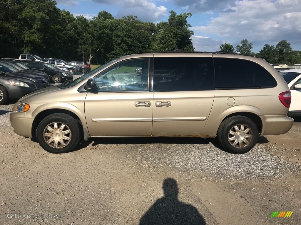 2007 Town & Country Touring - Linen Gold Metallic / Dark Khaki/Light Graystone photo #3