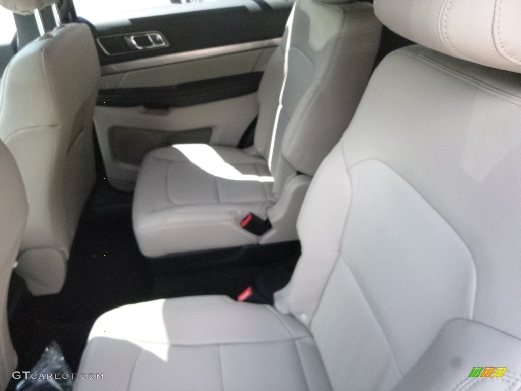 2018 Explorer XLT 4WD - White Platinum / Medium Stone photo #8