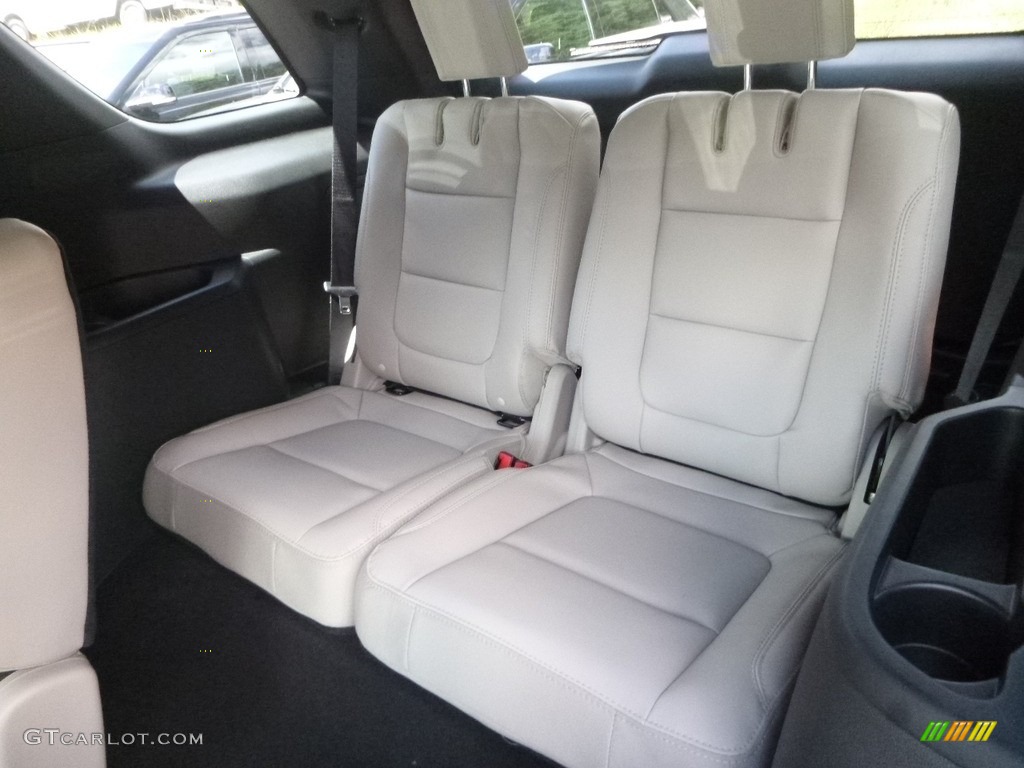 2018 Explorer XLT 4WD - White Platinum / Medium Stone photo #9