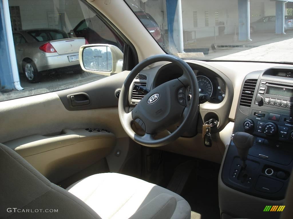 2008 Sedona LX - Sunset Gold Metallic / Beige photo #19