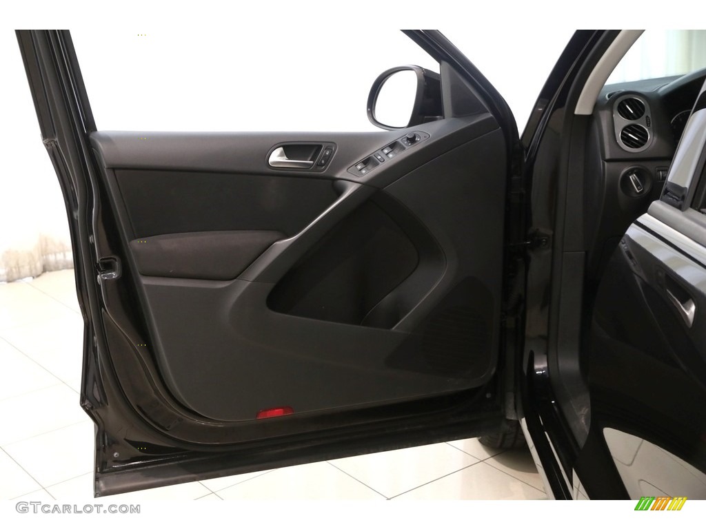 2012 Tiguan SE 4Motion - Deep Black Metallic / Black photo #4