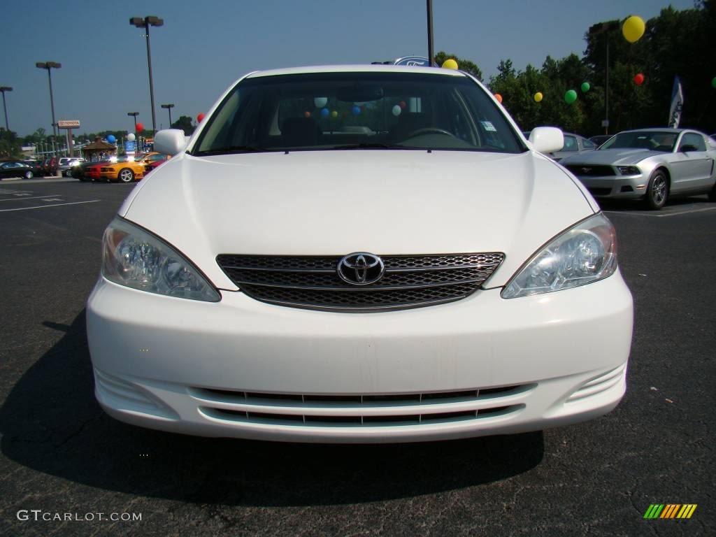 2004 Camry LE - Super White / Taupe photo #7