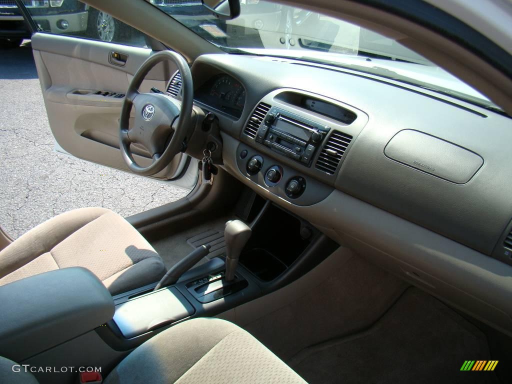 2004 Camry LE - Super White / Taupe photo #12