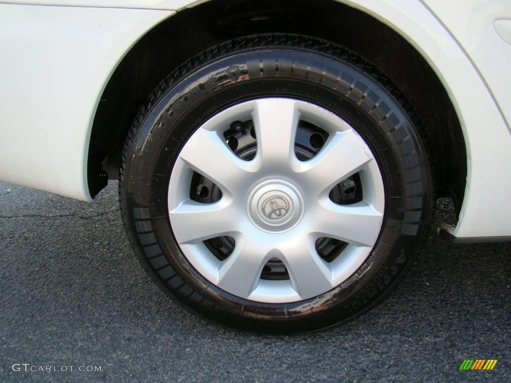 2004 Camry LE - Super White / Taupe photo #13