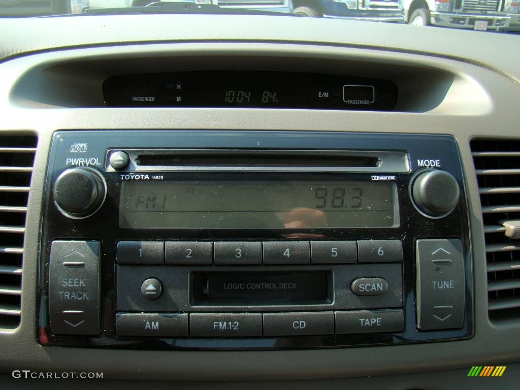 2004 Camry LE - Super White / Taupe photo #19