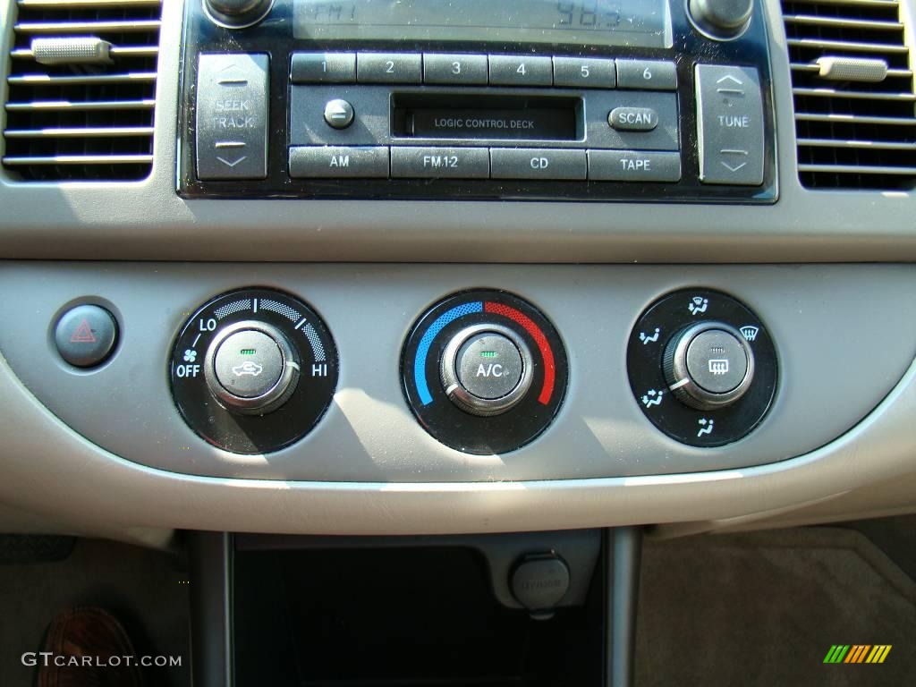 2004 Camry LE - Super White / Taupe photo #20