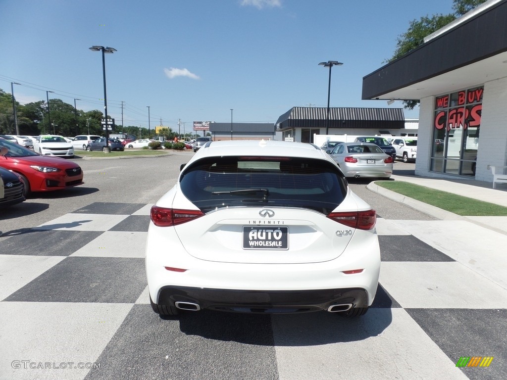 2018 QX30  - Majestic White / Graphite photo #4