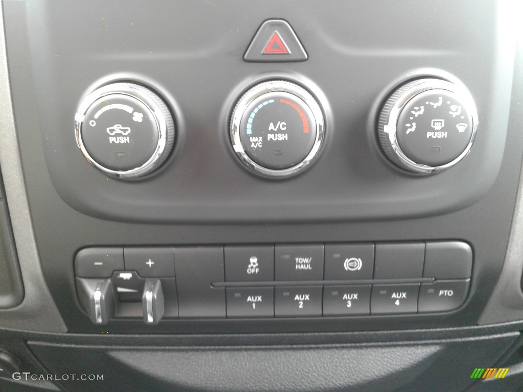 2018 Ram 5500 Tradesman Crew Cab Chassis Controls Photo #128405641