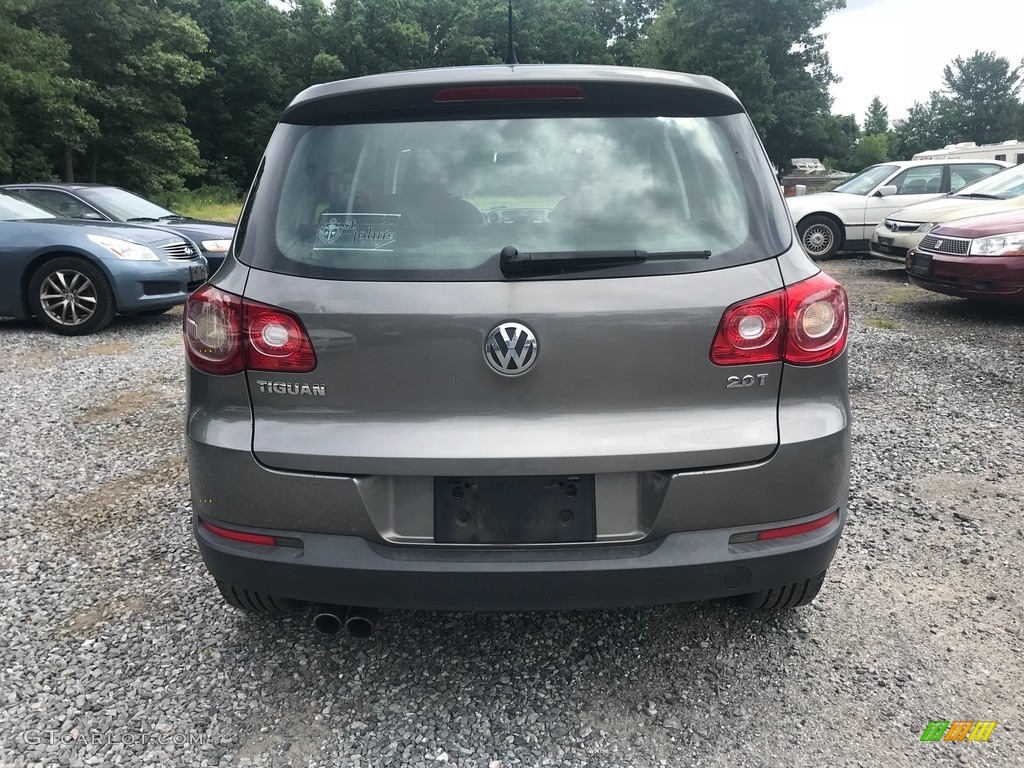 2010 Tiguan S - Alpine Grey Metallic / Charcoal photo #4