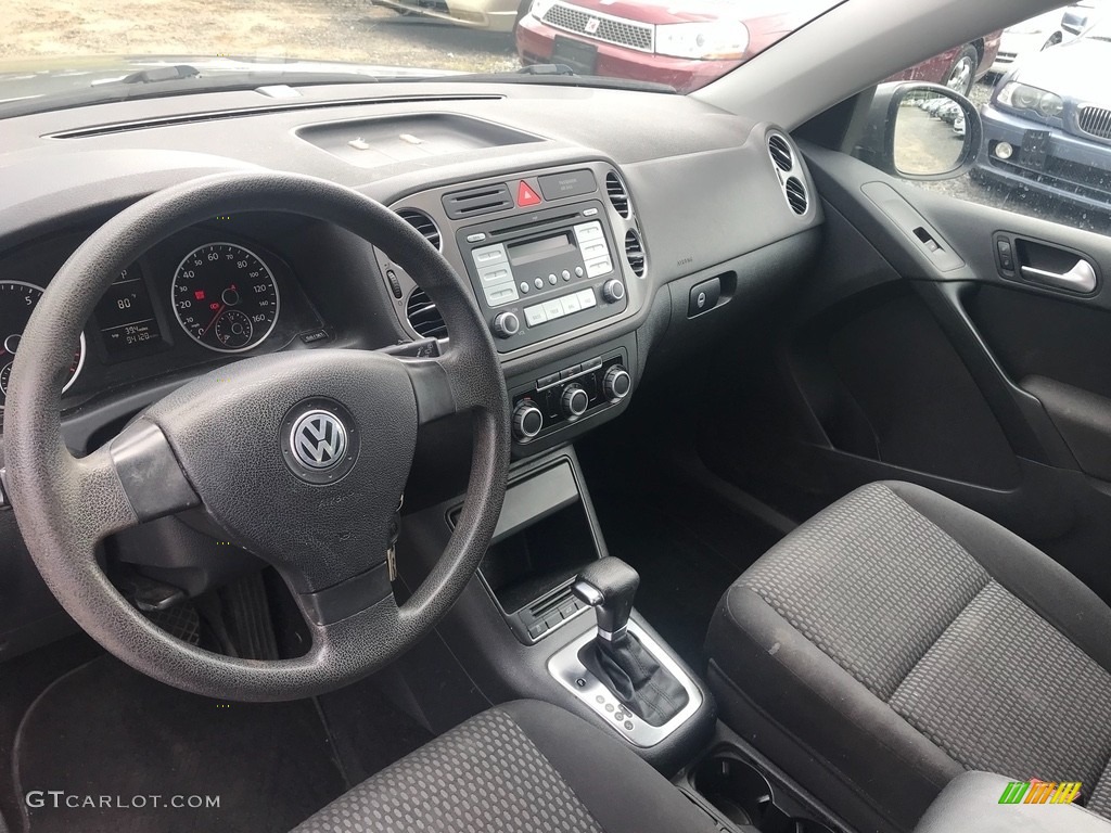 2010 Tiguan S - Alpine Grey Metallic / Charcoal photo #10