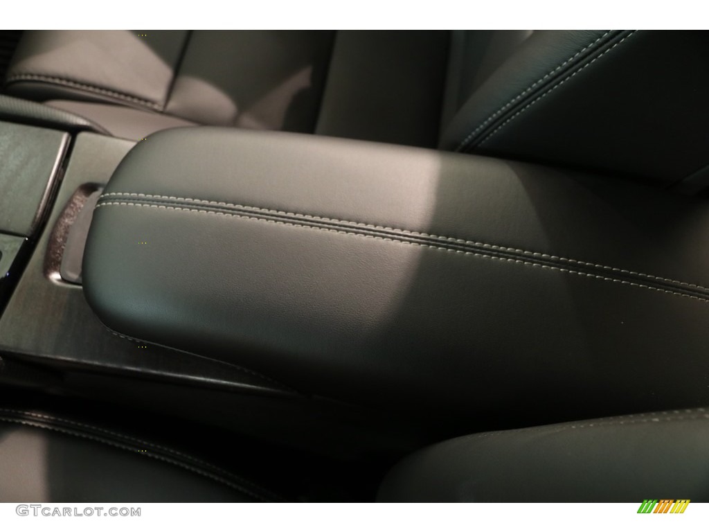 2018 XTS Luxury AWD - Radiant Silver Metallic / Jet Black photo #18