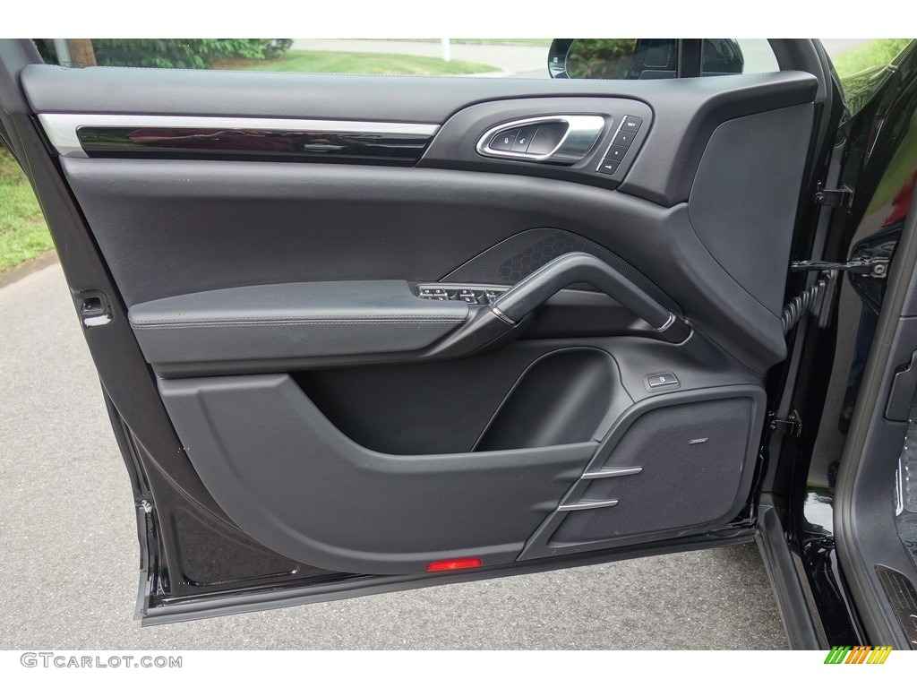 2016 Porsche Cayenne S E-Hybrid Door Panel Photos
