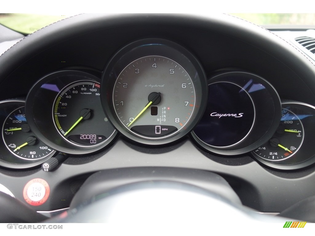 2016 Porsche Cayenne S E-Hybrid Gauges Photos