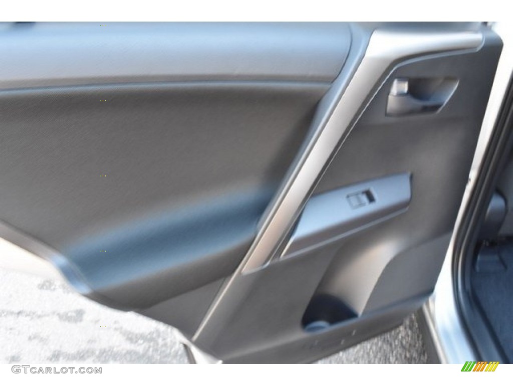 2018 RAV4 LE - Silver Sky Metallic / Black photo #20