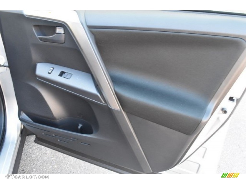 2018 RAV4 LE - Silver Sky Metallic / Black photo #21