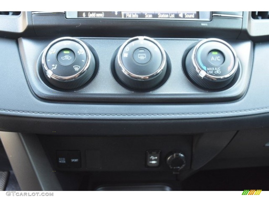 2018 RAV4 LE - Silver Sky Metallic / Black photo #29