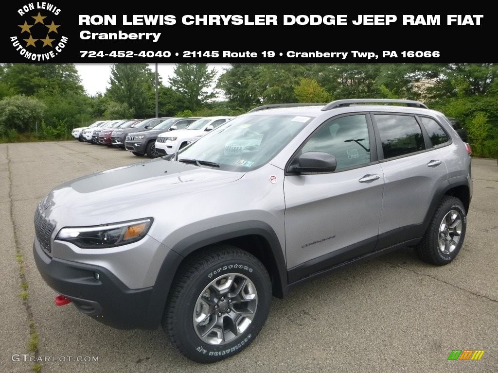 2019 Cherokee Trailhawk 4x4 - Billet Silver Metallic / Black photo #1