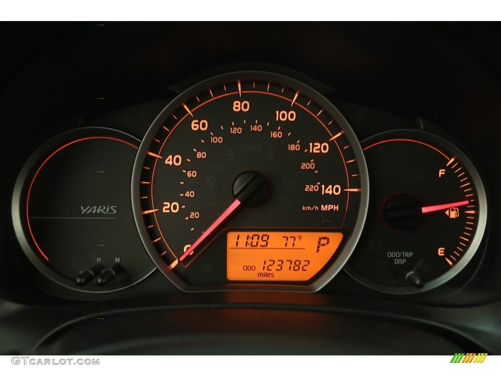 2012 Yaris LE 3 Door - Super White / Ash Gray photo #7