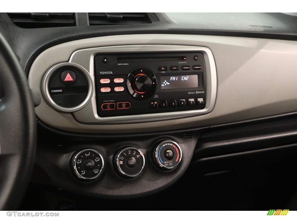 2012 Yaris LE 3 Door - Super White / Ash Gray photo #8