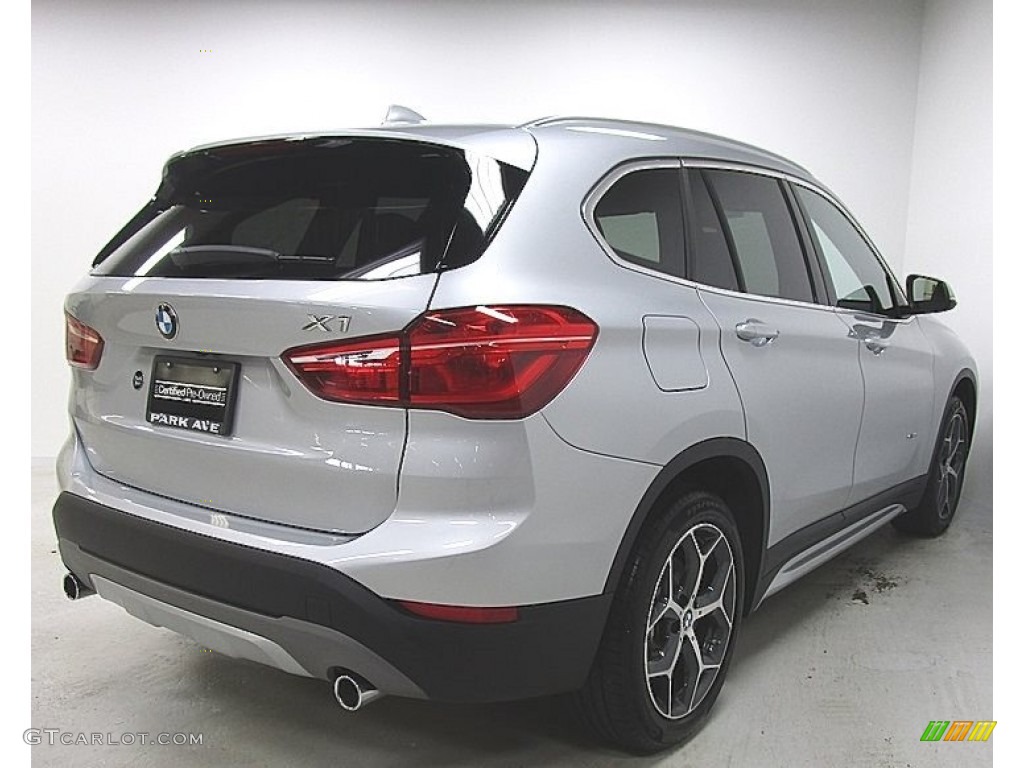 2018 X1 xDrive28i - Glacier Silver Metallic / Black photo #5