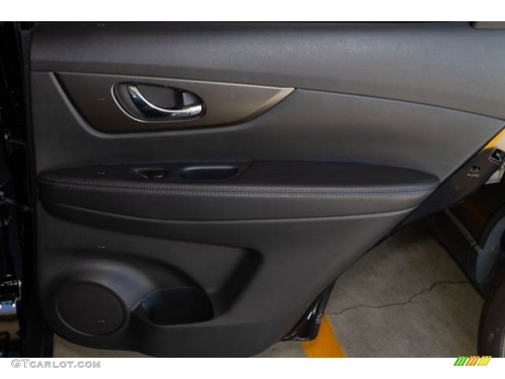 2015 Rogue SV AWD - Super Black / Charcoal photo #31