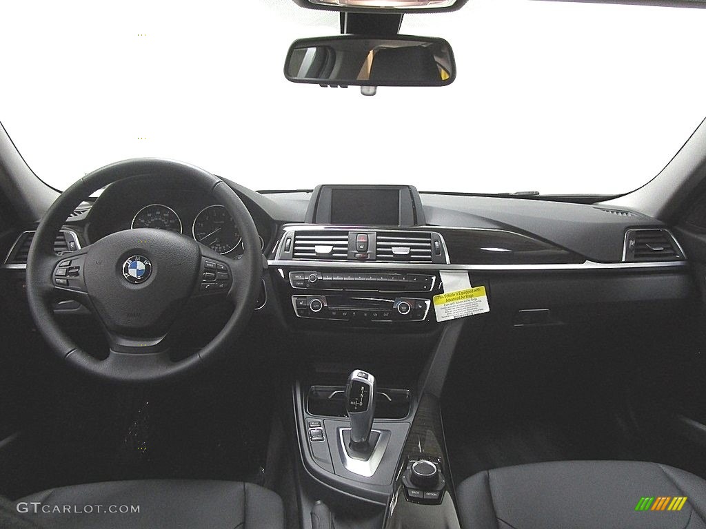 2018 3 Series 320i xDrive Sedan - Glacier Silver Metallic / Black photo #24