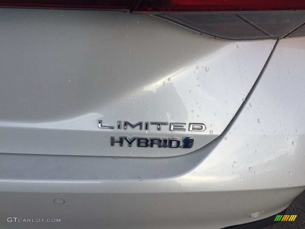 2019 Toyota Avalon Hybrid Limited Marks and Logos Photos