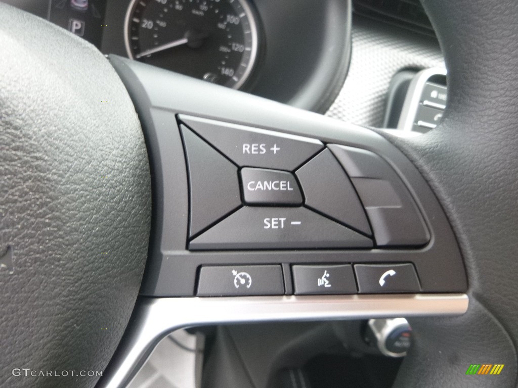 2018 Nissan Kicks SR Controls Photo #128457925